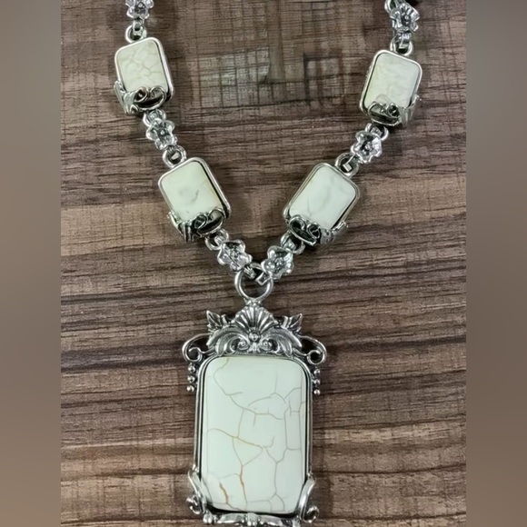 Western Necklace Elegant Silver and White Turquoise Necklace Cowgirl Style - Picture 3 of 4